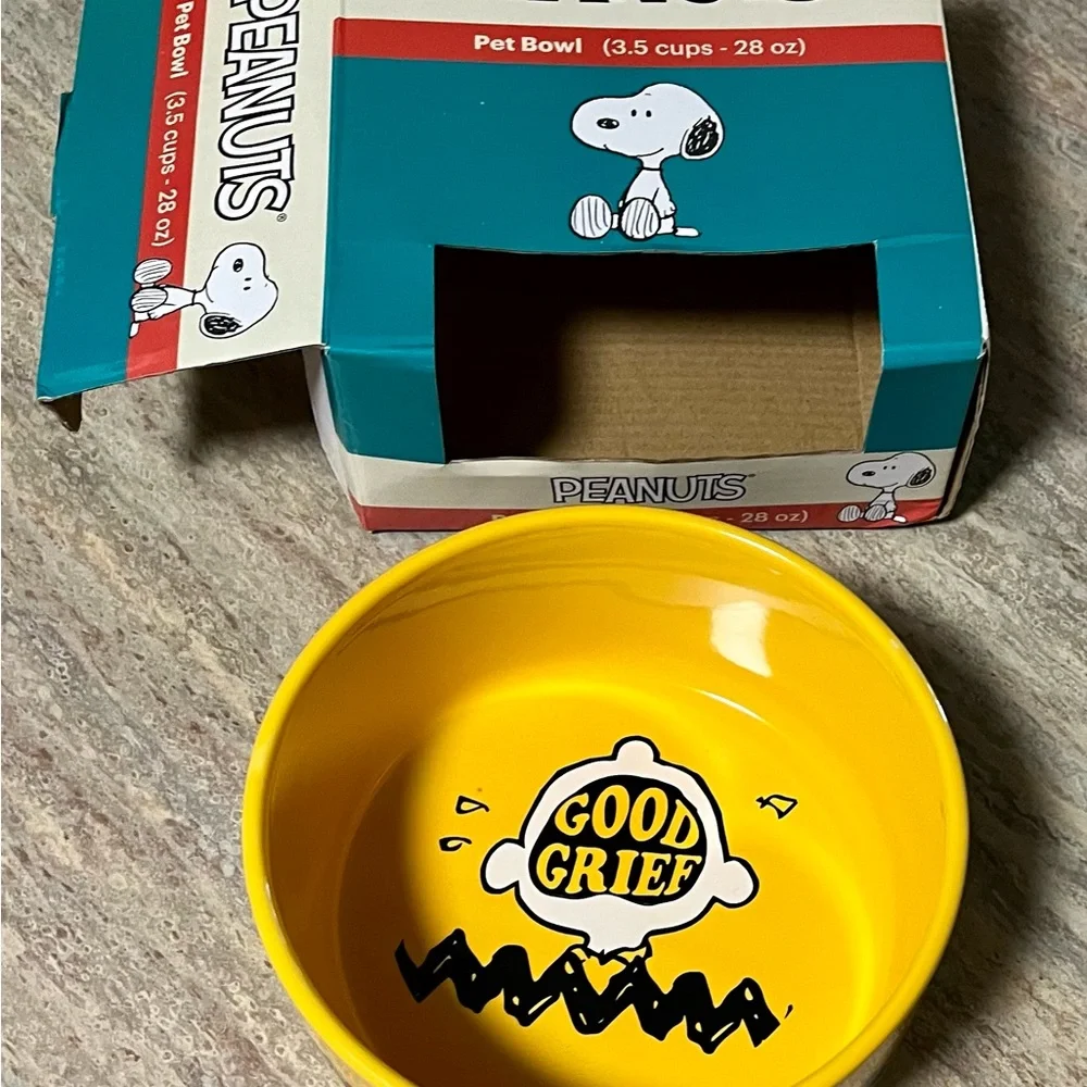 NIB Peanuts Pet bowl